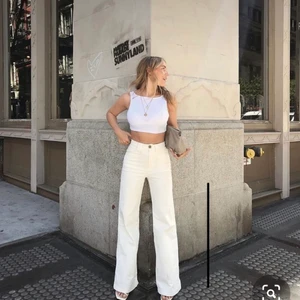 Jeans - Säljer mina vita jeans från H&M då dom aldrig kommer till användning. Dom har endast används 1-3 gånger ungefär så i väldigt bra skick. 