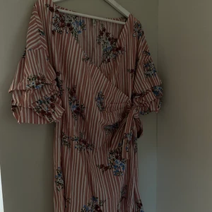 Klänning  - ✨ frakt inräknat i priset