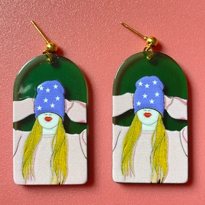 Oanvända örhängen ❤️ - 75 kr och fri frakt! ❤️ Det går att få med vanliga krokar om man vill 🤩