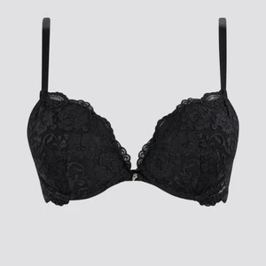 Bh - Säljer två bhar från Cubus, Bella push up modell, svart 65C ljus blå 65C bra skick