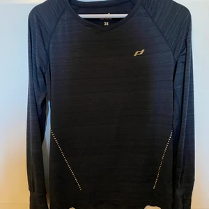 Träningströja - Träningströja från pro touch. Köparen står för frakt.