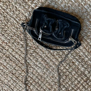 Väska  - Väska, skriv vid intresse för mer info!!