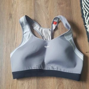 NIKE sporttopp storlek S - Testad 1 gång