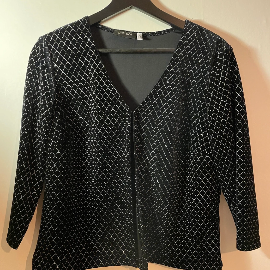 Kofta med glitter mönster 