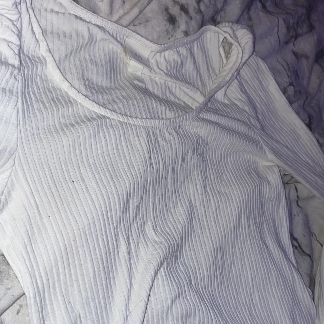 Vite tröja med urringning  - 91