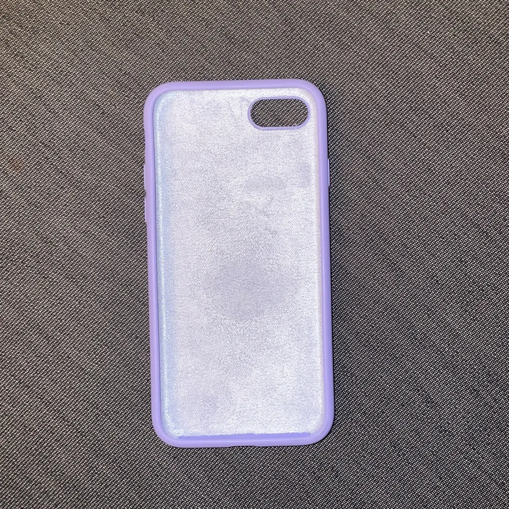 Fin och nyskick silikon skal till iPhone 8. Superfin lilla färg :) frakt ingår! . Övrigt.