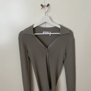 Grå ribbad tröja  - Hör av dig om vill se fler bilder🥰