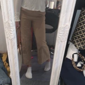 Suuperfina becha byxor i strl 34💕💕 - Sååå fina och sitter superskönt, de är vida vilket jag tycker är super snyggt😍✨💞💞De har även resår i midjan☺️