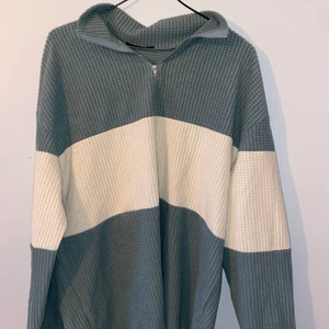 Tjocktröja - Översized tjocktröja i grön och beige❤️‍🔥