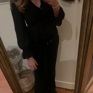 Fest topp - Superfin festligare topp med knytning i fram! 