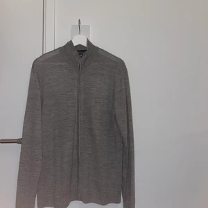 HM - Skicket som nytt, hög krage. 