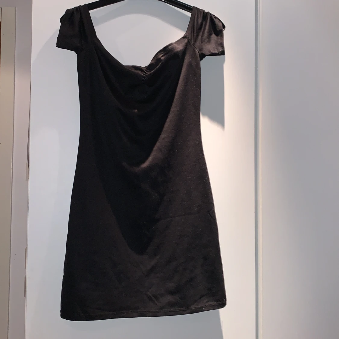 Svart klĂ€nning i strl Mđ