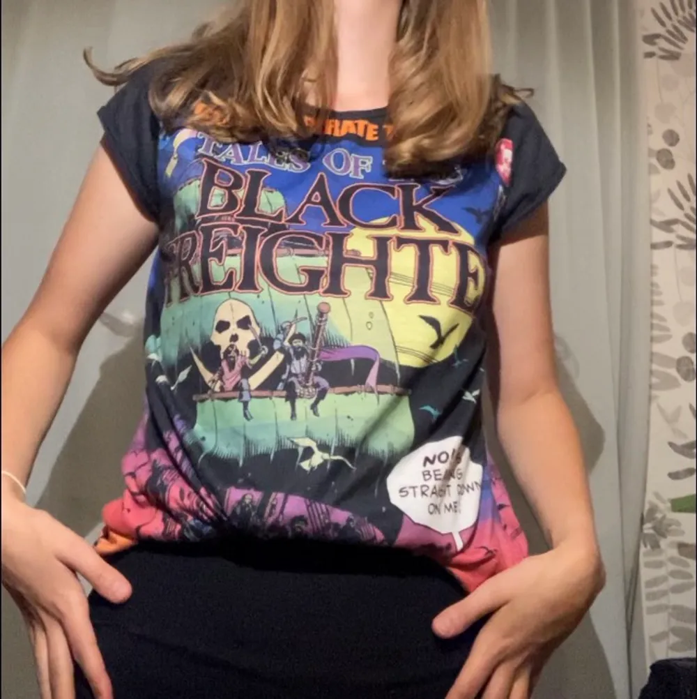 En unik DC-serietidnings tröja/tunika som inte riktigt är min stil längre men är väldigt cool. Övrigt.