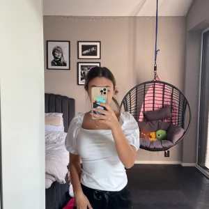 Fin tröja  - Fin tröja med ballong ärmar ifrån H&M! Knappt använd och i ett jättefint skick