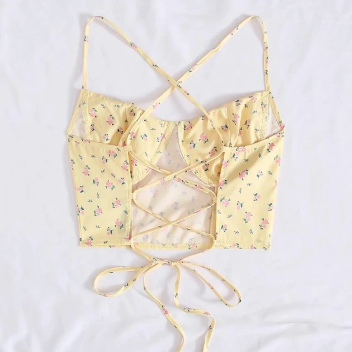 Gul topp med blommor - 90