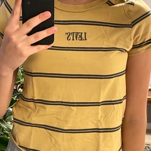 Levis t-shirt - Levis t-shirt, använd men i mycket bra skick