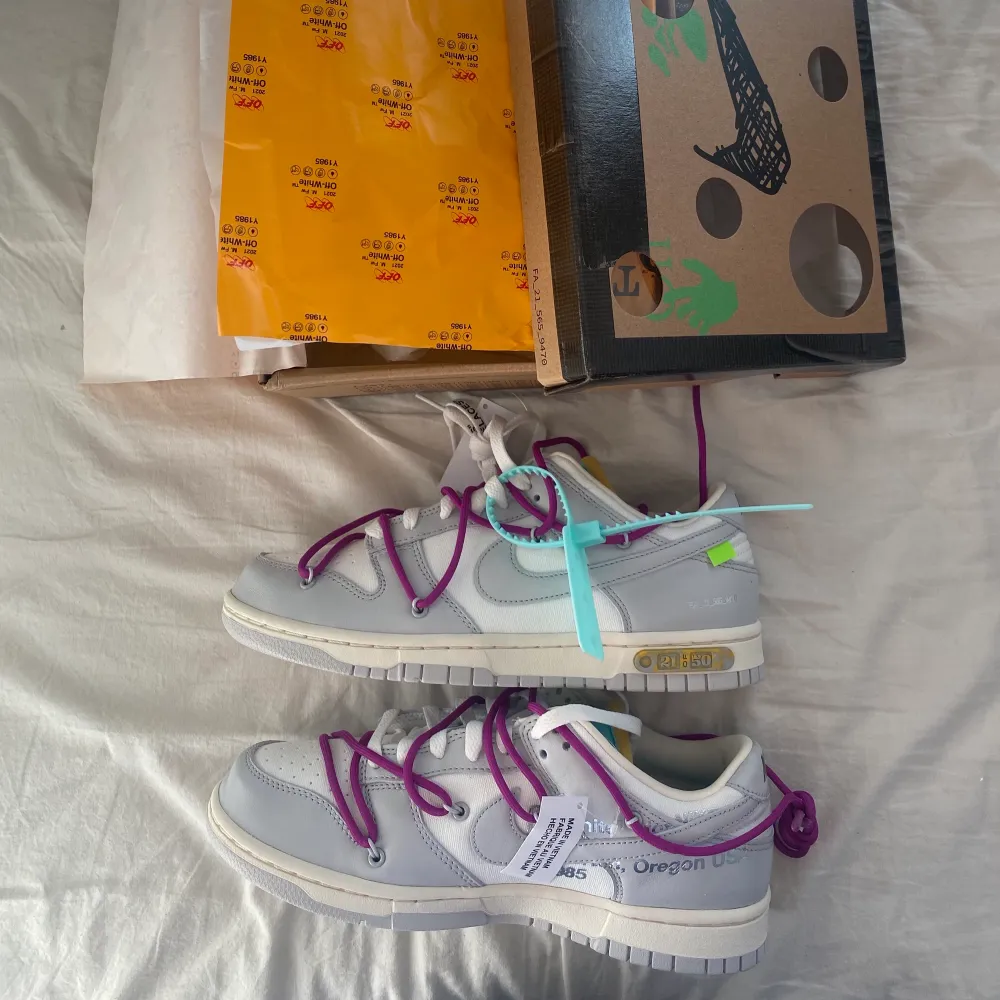 Lot 21 av 50 olika releases av Nike dunk och off-white collaben, helt nya, vann på snkrs, box finns! Köp direkt för 4000, lägg bud från 3400. Skor.