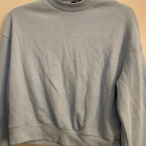 Sweatshirt  - En blå sweatshirt från shein i xs jätte fin använd fåtal gånger 🥰