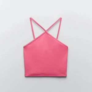 Topp rån zara - Skit fin topp från zara som är i nyskick, perfekt att ha till ett par vita linnebyxor t.ex skriv för fler bilder.💓💓💓