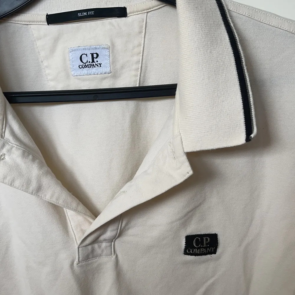 Skit skön CP company pikétröja köpt för 1200 bud börjar på 400. T-shirts.