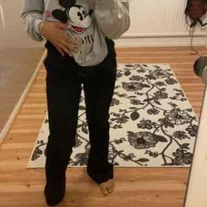 Snygga lågmäldare bootcut jeans - Så snygga 90 tals jeans . Lågmidjade och så vintage