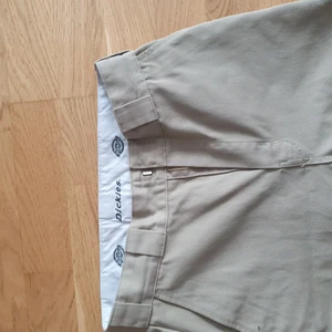 Dickies 874 Workpants, som helt nya - Dickies byxor, 874 Workpants, som helt nya, loose fit, köpta på junkyard för 650 kr Skatebyxor