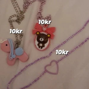 Halsband - Den lila är handgjort och sitter som en choker. Möts upp i Östersund eller postar 