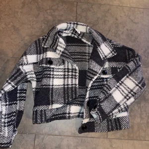 Jacka - Overzisad snygg höstjacka i nyskick och knappt använd. 