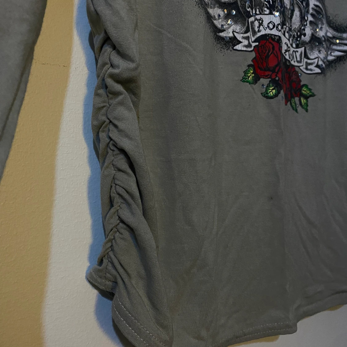 Beige tröja med ballt tryck - 91