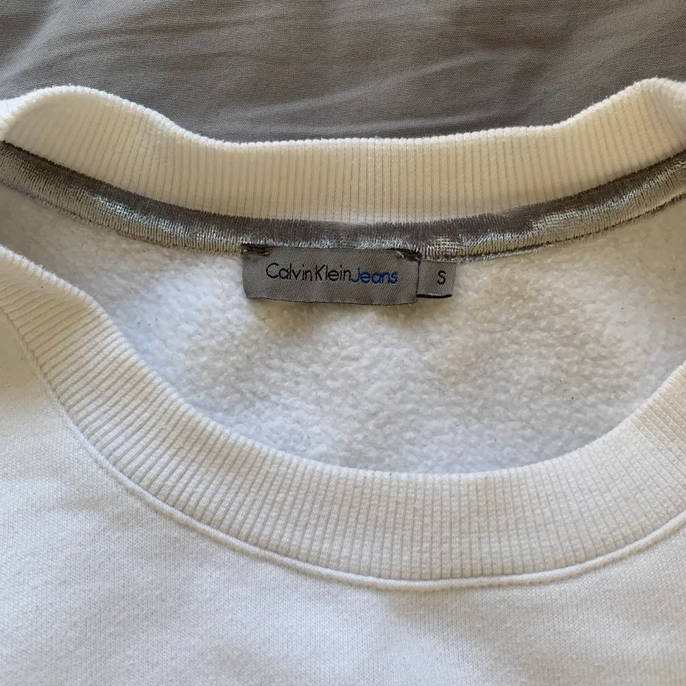 Fin tröja som tyvärr inte kommer till användning längre, är i storlek S men passar även som XS😇 Pris= 100+frakt. Tröjor & Koftor.