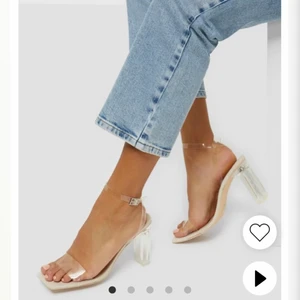 Nelly klackar - Genomskinliga klackar från Nelly i storlek 39, bara använda en gång. Nypris 499