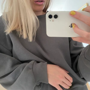 Oversized grå tröja från gina - Så fin grå tröja från Gina. Super skön och knappt använd. Säljer då jag köpt en ny liknande👊🏼⭐️