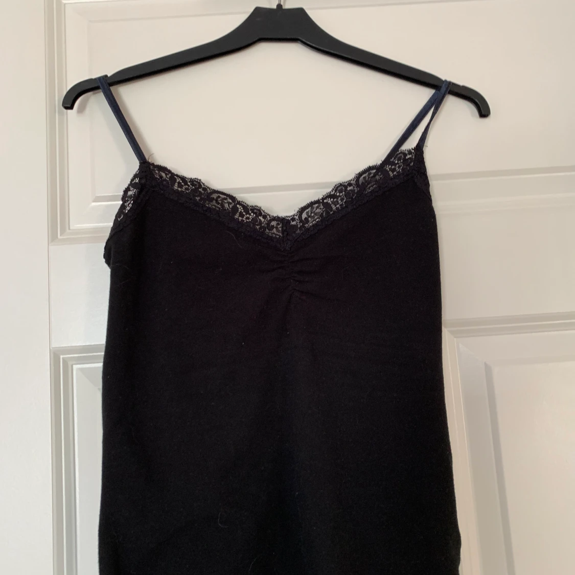 Svart linne med spets