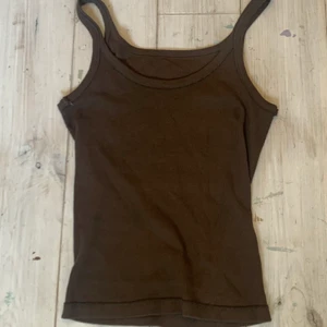 Brunt linne - Snyggt brunt linne från brandy Melville passar till allt! 