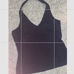 Halterneck top  - Fin topp från b.Young i storlek M, ser helt ny ut men också för stor