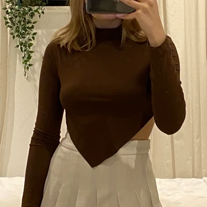 Brun topp shein - Superfin och trendig brun topp med öppen rygg🤎🤎 Materialet är så otroligt mjukt!!
