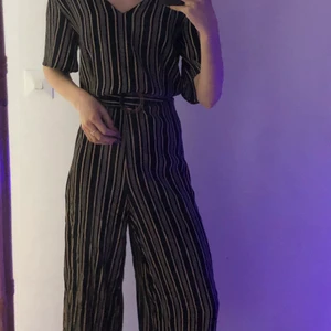  overall från Kappahl  - En fin overall från Kappahl som är använd en gång💕 den är tyvärr för stor för mig med strlk 32❤️‍🔥 kontakta vid frågor