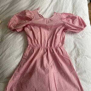 Klänning  - Jättegullig klänning från nakd, storlek S, använd 1 gång