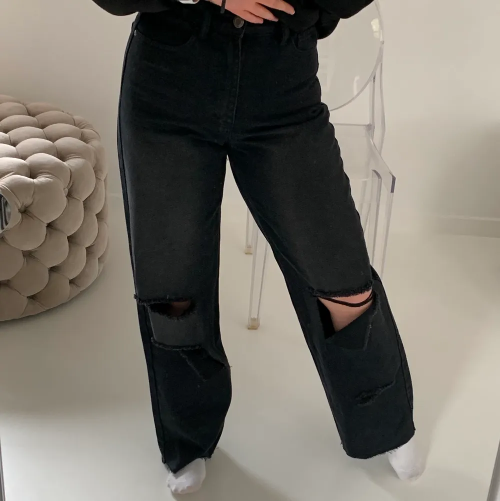 Vida bohoo jeans i svart/mörkgrå skit coola. Använda 1 gång i storlek 36!. Jeans & Byxor.