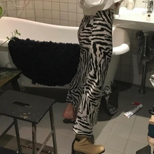 Satinkjol - Köpt på Gina:) Använd och lite nopprig! Pris kan diskuteras:)