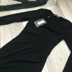 Bodycon klänning - Oanvänd klänning från prettylittlething, formar kroppen jättefint! 