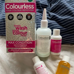 Avfärgning - Avfärgning för håret. Helt oanvänd då jag inte behövde den. Köpt för 149, säljes för 80kr inklusive frakt!!❣️