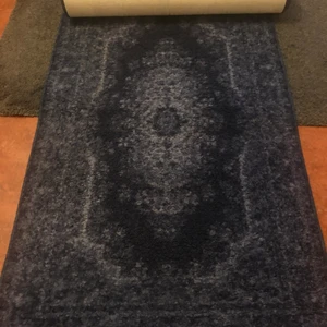 Matta 80.320 - 2 stycken Lång matta i mycket bra sikt.    Köper du 2 så kostar 170kr per båda 