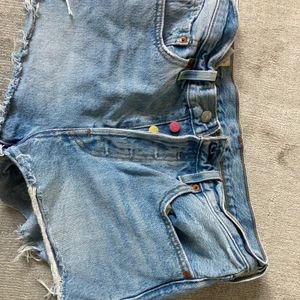 Levis  - Levis shorts i modellen 501 och storlek W27💕 frakt ej inkluderat 