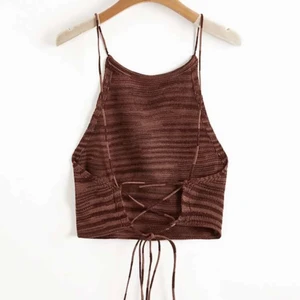 Knyttopp - Jättefint brunt linne med knyte i ryggen.  