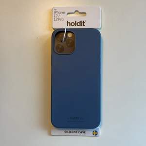 Mobilskal från Holdit i färgen ”Pacific Blue”, för iPhone 12/12pro. Inte använt 🤍