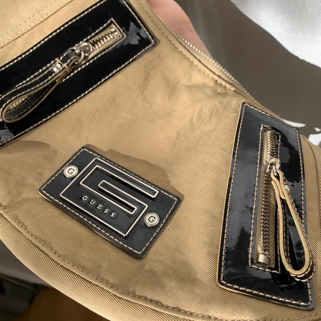 GUESS Axelväska  - 90