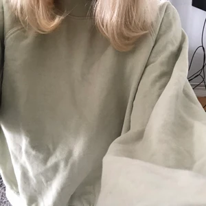 Sweatshirt - Min mint gröna tröja som är superfin säljer jag nu!!😍😍 skicket är mycket bra och har inte så mycket användning av den och har heller inte använt den så många gånger. ❤️❤️