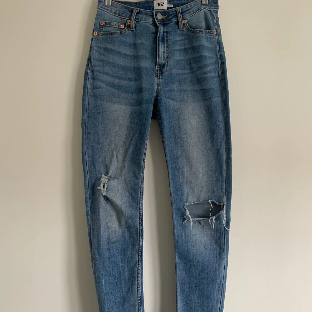 Ett par skinny jeans från lager 157 modellen ”sky”              . Jeans & Byxor.
