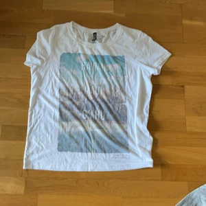 t-shirt - Den är aldrig använda 